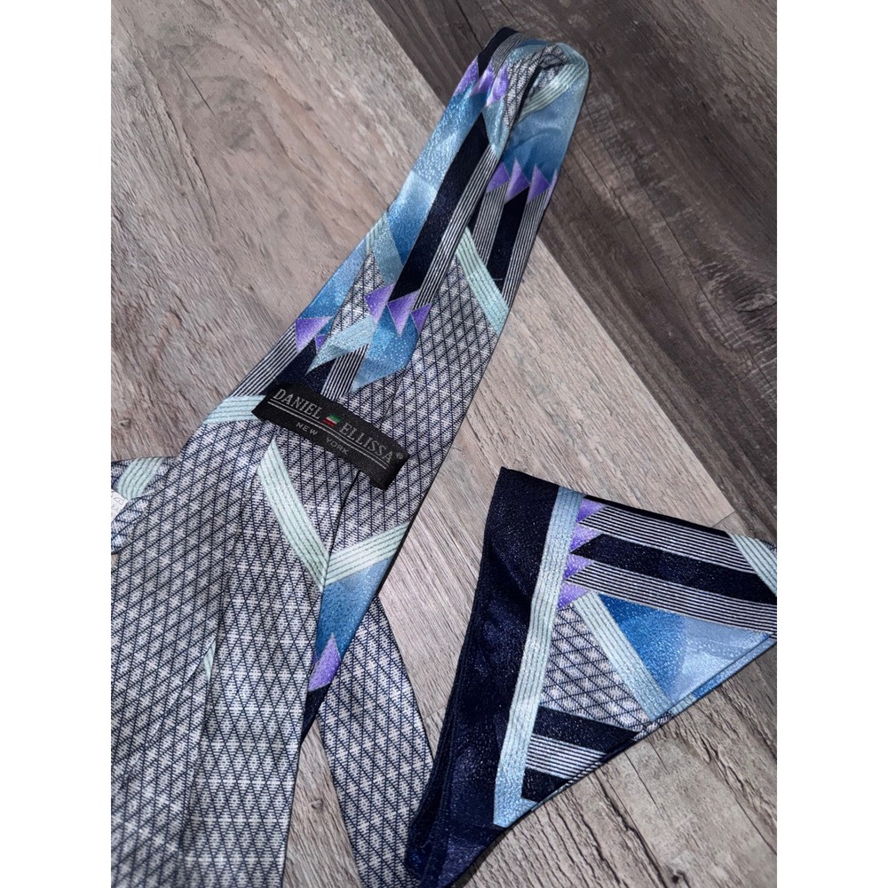 Daniel Ellissa New York Blue Geometric Abstract Necktie and Pocket Square Set